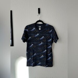UNIQLO UT HOKUSAI BLUE MT FUJI ALL OVER PRINT TEE NAVY UKIYO-E UNISEX XS AOP